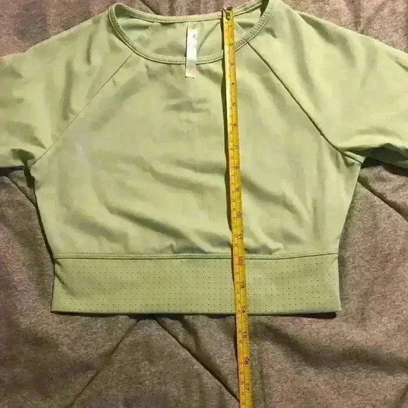 Fabletics Avah Color‎ Block Cut Off Sleeve Crop Top Size Small - Picture 5 of 7